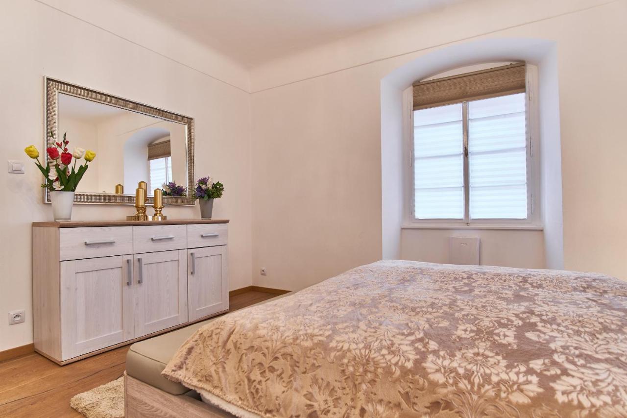 Charles Bridge Royal Apartment Praga Zewnętrze zdjęcie